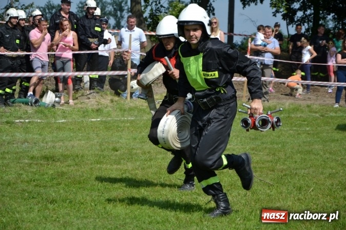 Zdjęcie w galerii na portalu naszraciborz.pl: Nie ma mocnych na Roszków! Pokonał o włos ekipę z Owsiszcz w gminnych zawodach! wiadomości z regionu