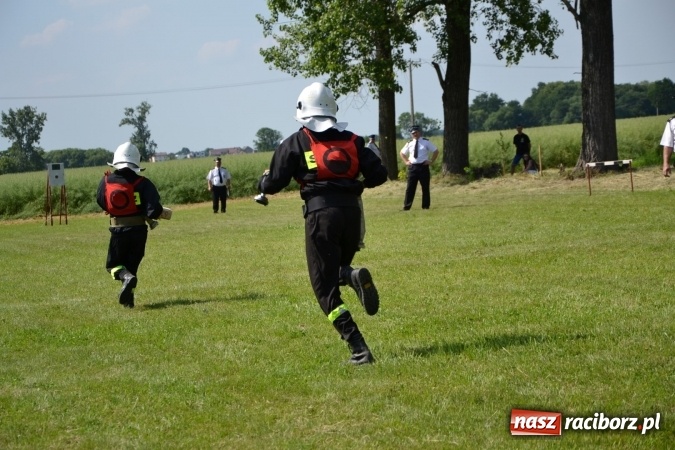 Zdjęcie w galerii na portalu naszraciborz.pl: Nie ma mocnych na Roszków! Pokonał o włos ekipę z Owsiszcz w gminnych zawodach! wiadomości z regionu