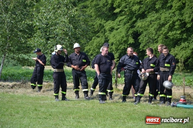 Zdjęcie w galerii na portalu naszraciborz.pl: Nie ma mocnych na Roszków! Pokonał o włos ekipę z Owsiszcz w gminnych zawodach! wiadomości z regionu