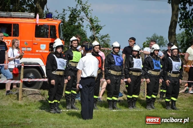 Zdjęcie w galerii na portalu naszraciborz.pl: Nie ma mocnych na Roszków! Pokonał o włos ekipę z Owsiszcz w gminnych zawodach! wiadomości z regionu