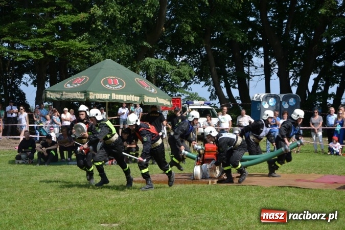 Zdjęcie w galerii na portalu naszraciborz.pl: Nie ma mocnych na Roszków! Pokonał o włos ekipę z Owsiszcz w gminnych zawodach! wiadomości z regionu