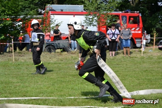 Zdjęcie w galerii na portalu naszraciborz.pl: Nie ma mocnych na Roszków! Pokonał o włos ekipę z Owsiszcz w gminnych zawodach! wiadomości z regionu