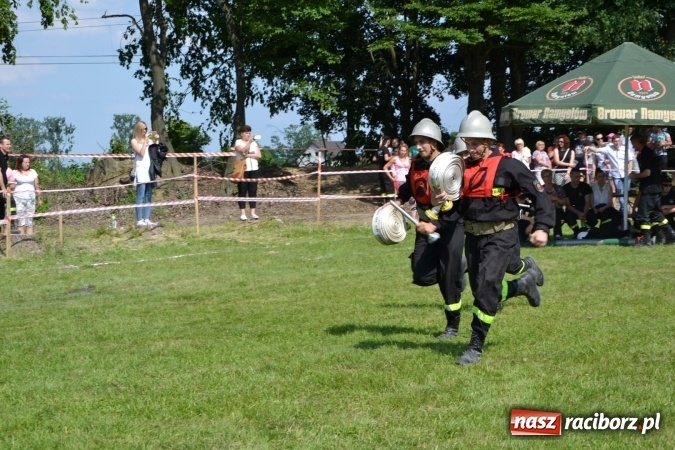 Zdjęcie w galerii na portalu naszraciborz.pl: Nie ma mocnych na Roszków! Pokonał o włos ekipę z Owsiszcz w gminnych zawodach! wiadomości z regionu