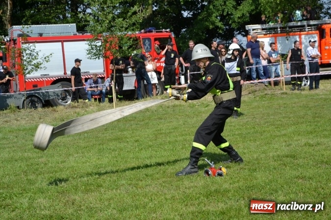 Zdjęcie w galerii na portalu naszraciborz.pl: Nie ma mocnych na Roszków! Pokonał o włos ekipę z Owsiszcz w gminnych zawodach! wiadomości z regionu