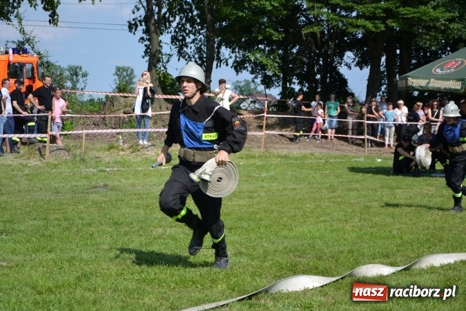 Zdjęcie w galerii na portalu naszraciborz.pl: Nie ma mocnych na Roszków! Pokonał o włos ekipę z Owsiszcz w gminnych zawodach! wiadomości z regionu