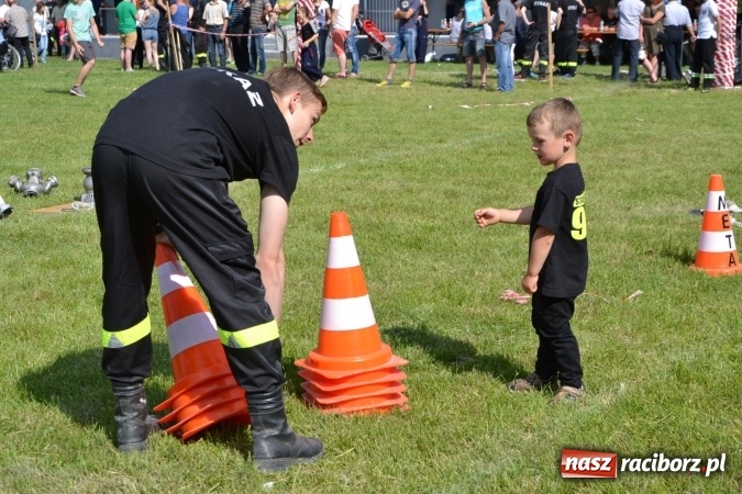 Zdjęcie w galerii na portalu naszraciborz.pl: Nie ma mocnych na Roszków! Pokonał o włos ekipę z Owsiszcz w gminnych zawodach! wiadomości z regionu