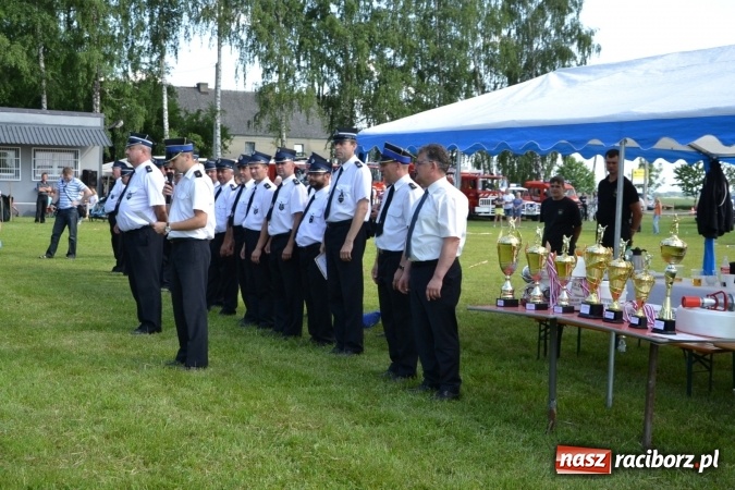 Zdjęcie w galerii na portalu naszraciborz.pl: Nie ma mocnych na Roszków! Pokonał o włos ekipę z Owsiszcz w gminnych zawodach! wiadomości z regionu