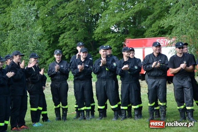 Zdjęcie w galerii na portalu naszraciborz.pl: Nie ma mocnych na Roszków! Pokonał o włos ekipę z Owsiszcz w gminnych zawodach! wiadomości z regionu