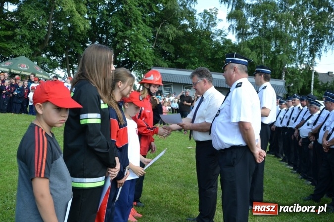 Zdjęcie w galerii na portalu naszraciborz.pl: Nie ma mocnych na Roszków! Pokonał o włos ekipę z Owsiszcz w gminnych zawodach! wiadomości z regionu