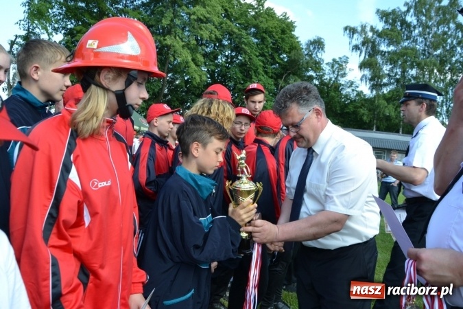 Zdjęcie w galerii na portalu naszraciborz.pl: Nie ma mocnych na Roszków! Pokonał o włos ekipę z Owsiszcz w gminnych zawodach! wiadomości z regionu