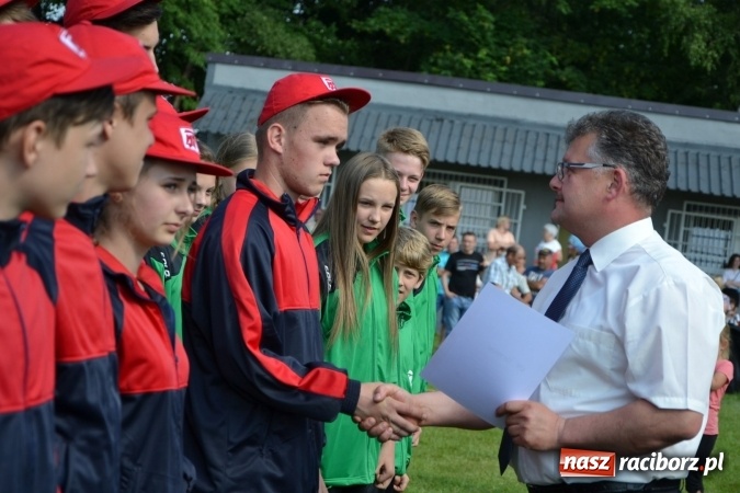 Zdjęcie w galerii na portalu naszraciborz.pl: Nie ma mocnych na Roszków! Pokonał o włos ekipę z Owsiszcz w gminnych zawodach! wiadomości z regionu