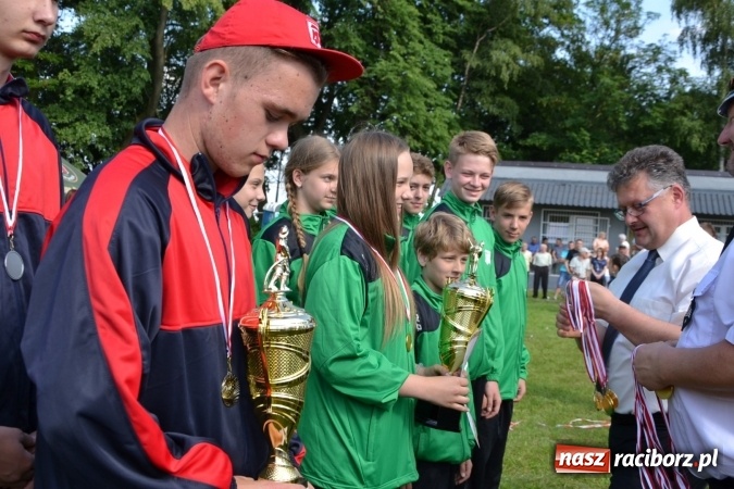 Zdjęcie w galerii na portalu naszraciborz.pl: Nie ma mocnych na Roszków! Pokonał o włos ekipę z Owsiszcz w gminnych zawodach! wiadomości z regionu
