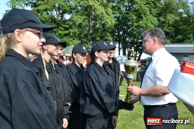 Zdjęcie w galerii na portalu naszraciborz.pl: Nie ma mocnych na Roszków! Pokonał o włos ekipę z Owsiszcz w gminnych zawodach! wiadomości z regionu