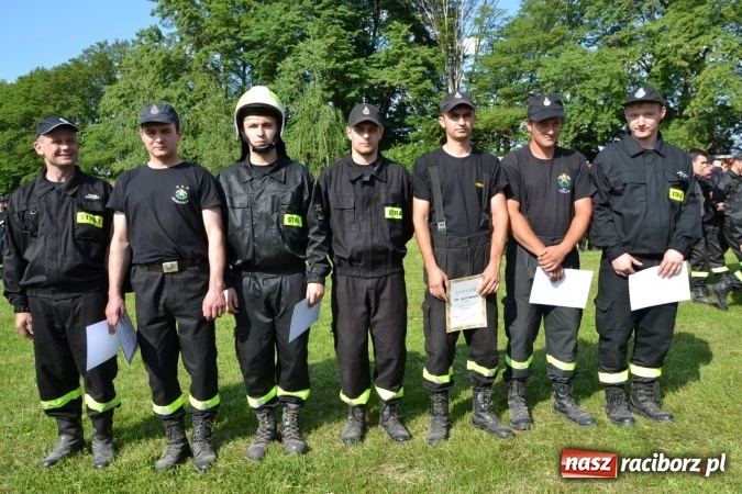 Zdjęcie w galerii na portalu naszraciborz.pl: Nie ma mocnych na Roszków! Pokonał o włos ekipę z Owsiszcz w gminnych zawodach! wiadomości z regionu