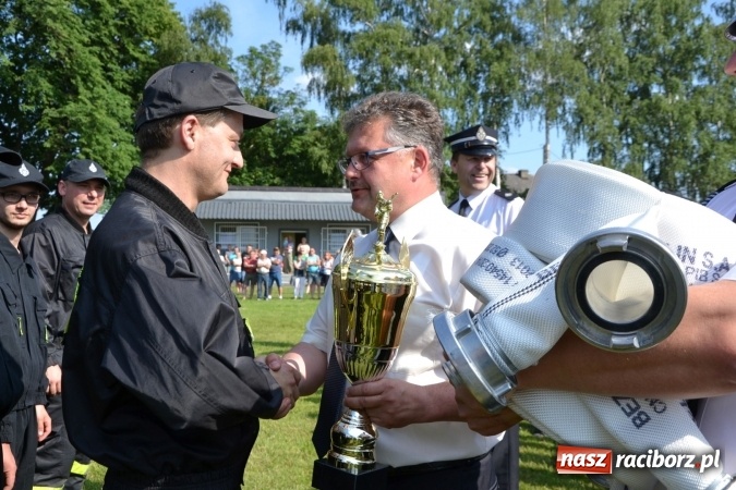 Zdjęcie w galerii na portalu naszraciborz.pl: Nie ma mocnych na Roszków! Pokonał o włos ekipę z Owsiszcz w gminnych zawodach! wiadomości z regionu