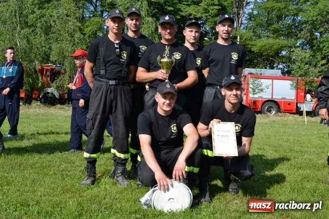 Zdjęcie w galerii na portalu naszraciborz.pl: Nie ma mocnych na Roszków! Pokonał o włos ekipę z Owsiszcz w gminnych zawodach! wiadomości z regionu
