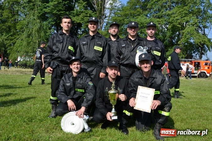 Zdjęcie w galerii na portalu naszraciborz.pl: Nie ma mocnych na Roszków! Pokonał o włos ekipę z Owsiszcz w gminnych zawodach! wiadomości z regionu