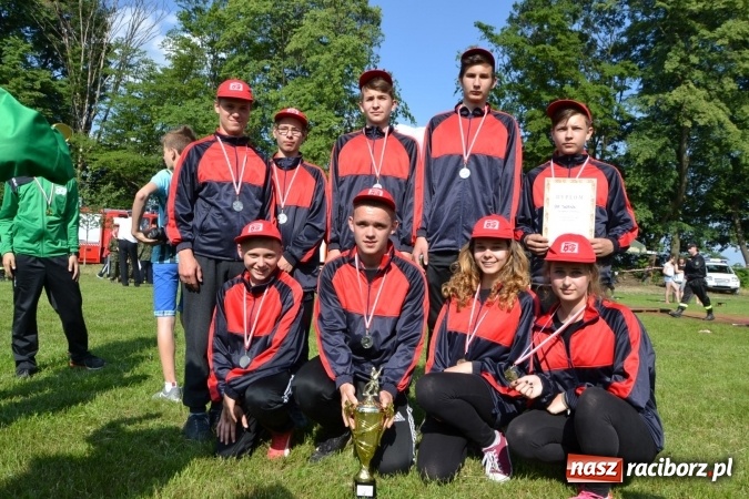 Zdjęcie w galerii na portalu naszraciborz.pl: Nie ma mocnych na Roszków! Pokonał o włos ekipę z Owsiszcz w gminnych zawodach! wiadomości z regionu