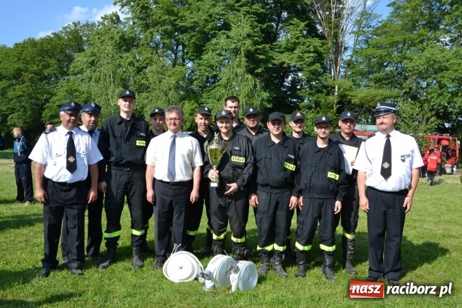 Zdjęcie w galerii na portalu naszraciborz.pl: Nie ma mocnych na Roszków! Pokonał o włos ekipę z Owsiszcz w gminnych zawodach! wiadomości z regionu