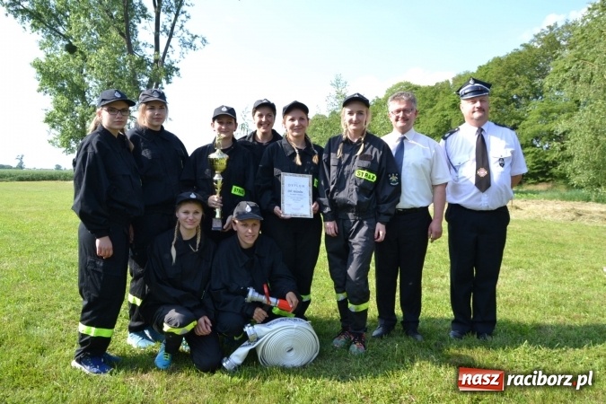 Zdjęcie w galerii na portalu naszraciborz.pl: Nie ma mocnych na Roszków! Pokonał o włos ekipę z Owsiszcz w gminnych zawodach! wiadomości z regionu