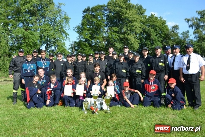 Zdjęcie w galerii na portalu naszraciborz.pl: Nie ma mocnych na Roszków! Pokonał o włos ekipę z Owsiszcz w gminnych zawodach! wiadomości z regionu