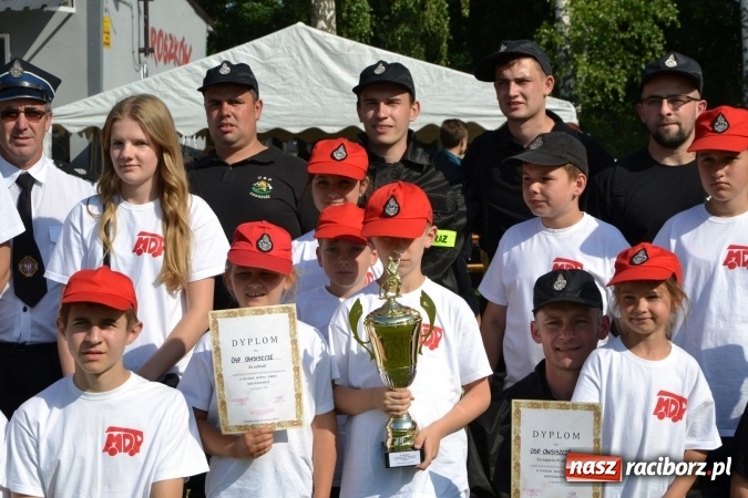 Zdjęcie w galerii na portalu naszraciborz.pl: Nie ma mocnych na Roszków! Pokonał o włos ekipę z Owsiszcz w gminnych zawodach! wiadomości z regionu