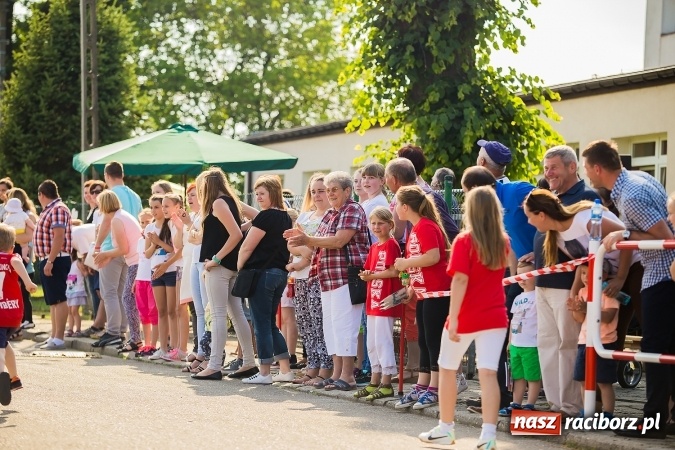 Zdjęcie w galerii na portalu naszraciborz.pl: Bieg o Puchar Burmistrza podczas festynu w Borucinie wiadomości z regionu