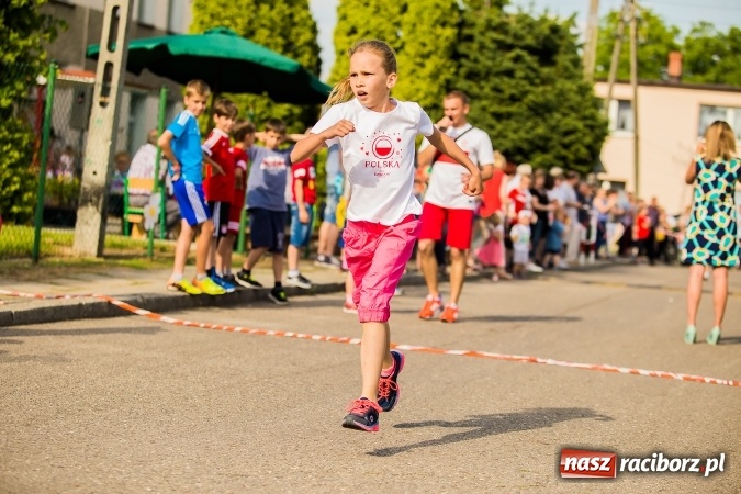 Zdjęcie w galerii na portalu naszraciborz.pl: Bieg o Puchar Burmistrza podczas festynu w Borucinie wiadomości z regionu