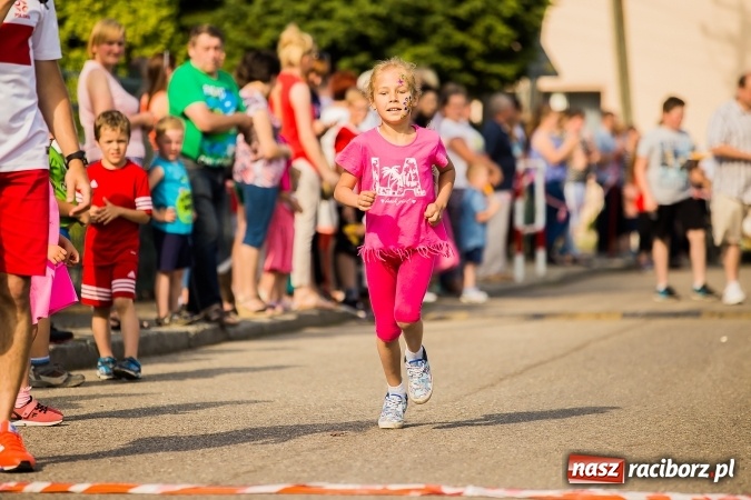 Zdjęcie w galerii na portalu naszraciborz.pl: Bieg o Puchar Burmistrza podczas festynu w Borucinie wiadomości z regionu