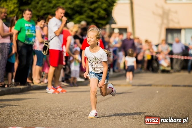 Zdjęcie w galerii na portalu naszraciborz.pl: Bieg o Puchar Burmistrza podczas festynu w Borucinie wiadomości z regionu