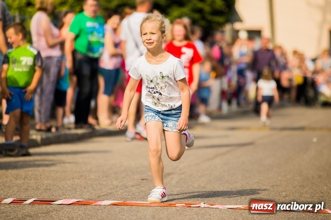 Zdjęcie w galerii na portalu naszraciborz.pl: Bieg o Puchar Burmistrza podczas festynu w Borucinie wiadomości z regionu