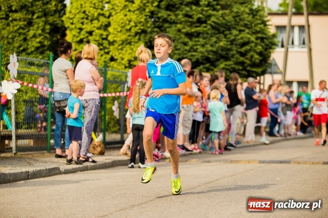 Zdjęcie w galerii na portalu naszraciborz.pl: Bieg o Puchar Burmistrza podczas festynu w Borucinie wiadomości z regionu