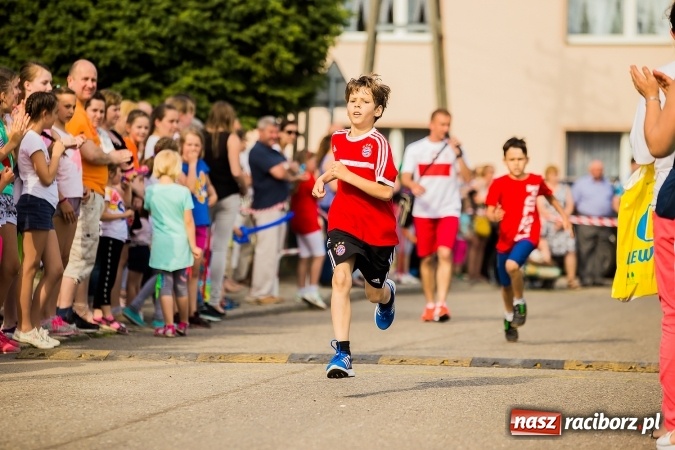 Zdjęcie w galerii na portalu naszraciborz.pl: Bieg o Puchar Burmistrza podczas festynu w Borucinie wiadomości z regionu