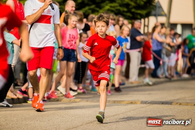 Zdjęcie w galerii na portalu naszraciborz.pl: Bieg o Puchar Burmistrza podczas festynu w Borucinie wiadomości z regionu