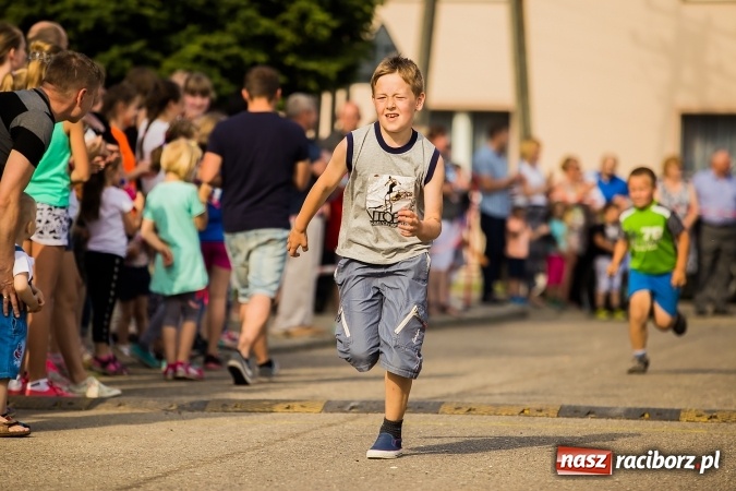 Zdjęcie w galerii na portalu naszraciborz.pl: Bieg o Puchar Burmistrza podczas festynu w Borucinie wiadomości z regionu