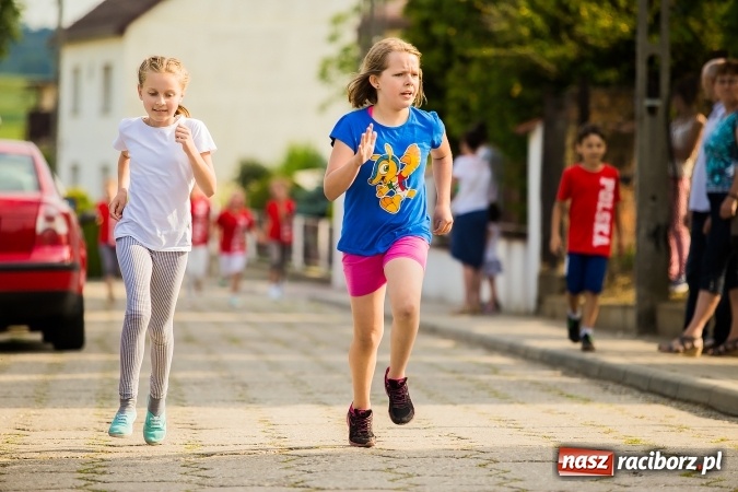 Zdjęcie w galerii na portalu naszraciborz.pl: Bieg o Puchar Burmistrza podczas festynu w Borucinie wiadomości z regionu