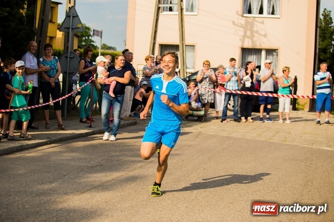 Zdjęcie w galerii na portalu naszraciborz.pl: Bieg o Puchar Burmistrza podczas festynu w Borucinie wiadomości z regionu