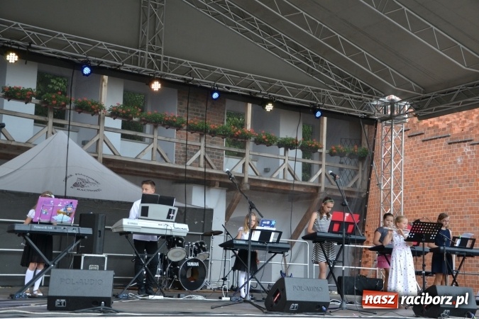 Zdjęcie w galerii na portalu naszraciborz.pl: Czym Nędza bogata! Trzeci rodzinny piknik na Zamku Piastowskim za nami  wiadomości z regionu