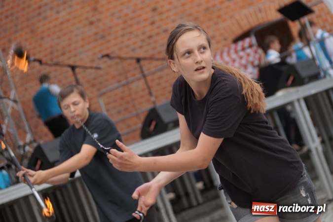 Zdjęcie w galerii na portalu naszraciborz.pl: Na bogato! Gmina Nędza promowała się na zamku  wiadomości z regionu