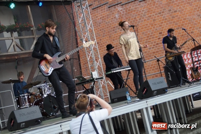 Zdjęcie w galerii na portalu naszraciborz.pl: Na bogato! Gmina Nędza promowała się na zamku  wiadomości z regionu