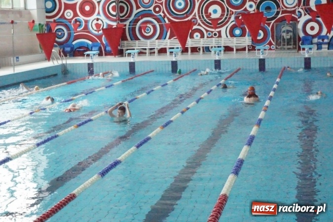 Zdjęcie w galerii na portalu naszraciborz.pl: Uczniowie SP 5 i SP 18 uczą się pływać w ramach budżetu obywatelskiego  wiadomości z regionu