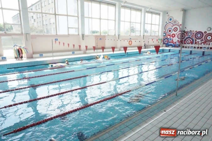 Zdjęcie w galerii na portalu naszraciborz.pl: Uczniowie SP 5 i SP 18 uczą się pływać w ramach budżetu obywatelskiego  wiadomości z regionu