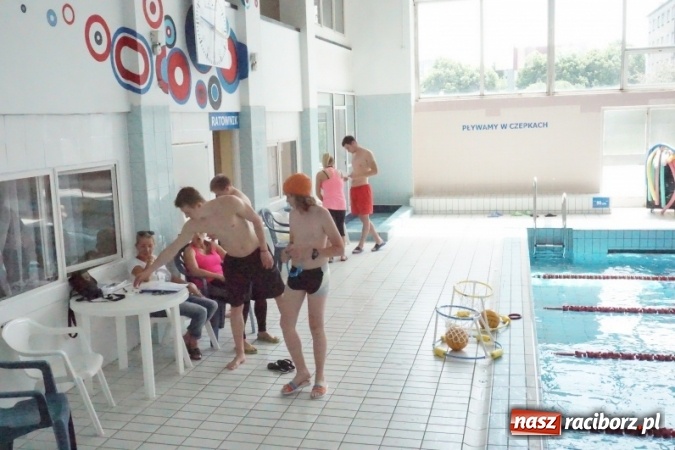 Zdjęcie w galerii na portalu naszraciborz.pl: Uczniowie SP 5 i SP 18 uczą się pływać w ramach budżetu obywatelskiego  wiadomości z regionu