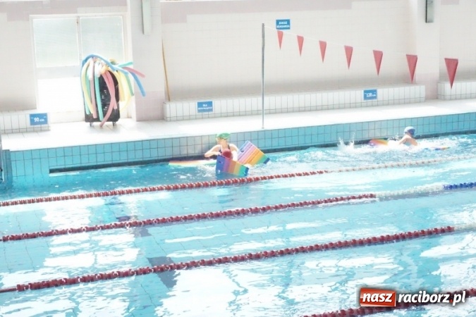 Zdjęcie w galerii na portalu naszraciborz.pl: Uczniowie SP 5 i SP 18 uczą się pływać w ramach budżetu obywatelskiego  wiadomości z regionu
