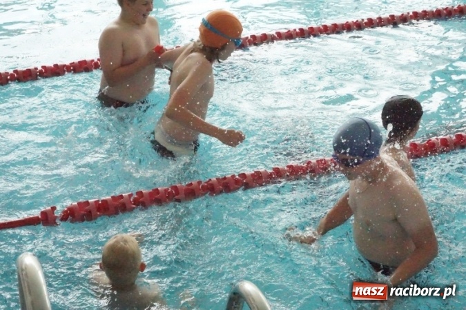 Zdjęcie w galerii na portalu naszraciborz.pl: Uczniowie SP 5 i SP 18 uczą się pływać w ramach budżetu obywatelskiego  wiadomości z regionu
