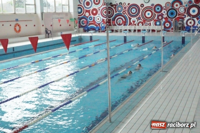 Zdjęcie w galerii na portalu naszraciborz.pl: Uczniowie SP 5 i SP 18 uczą się pływać w ramach budżetu obywatelskiego  wiadomości z regionu