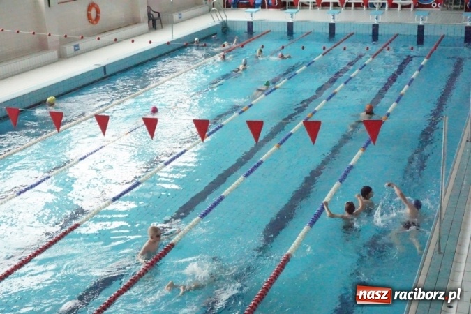 Zdjęcie w galerii na portalu naszraciborz.pl: Uczniowie SP 5 i SP 18 uczą się pływać w ramach budżetu obywatelskiego  wiadomości z regionu