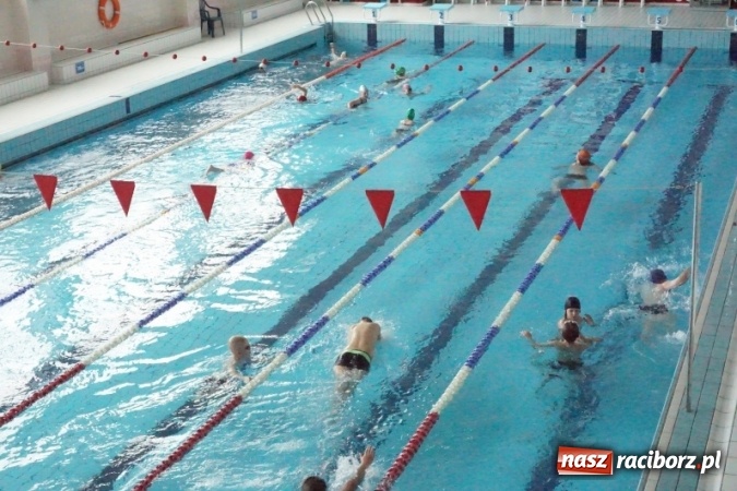 Zdjęcie w galerii na portalu naszraciborz.pl: Uczniowie SP 5 i SP 18 uczą się pływać w ramach budżetu obywatelskiego  wiadomości z regionu