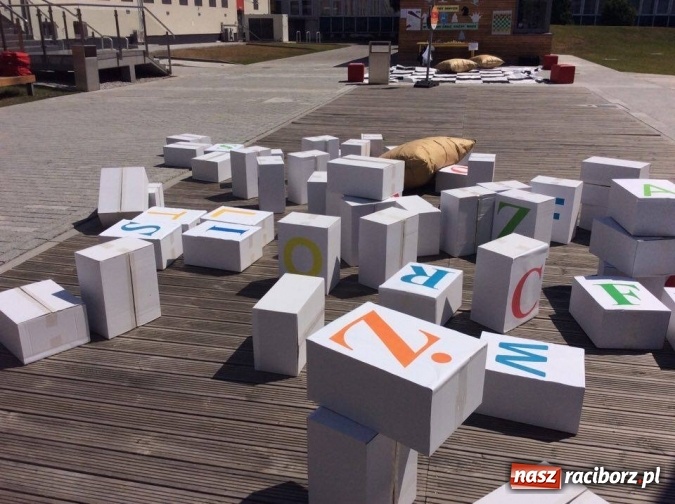 Zdjęcie w galerii na portalu naszraciborz.pl: Uczennice z Nędzy w gronie najlepszych. W Warszawie przepytywali je specjaliści  wiadomości z regionu