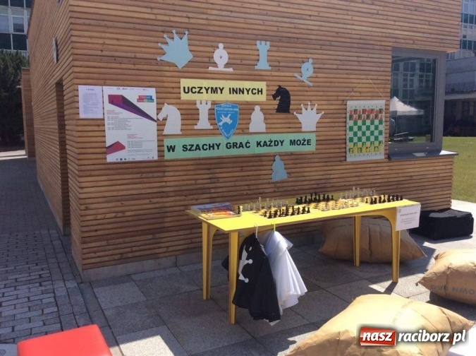 Zdjęcie w galerii na portalu naszraciborz.pl: Uczennice z Nędzy w gronie najlepszych. W Warszawie przepytywali je specjaliści  wiadomości z regionu